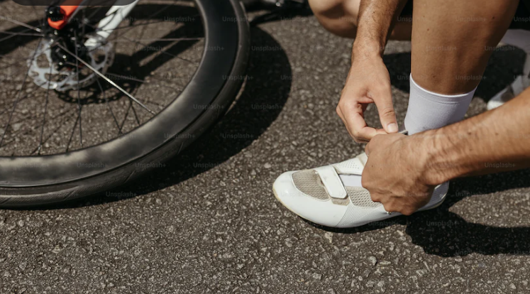 how tight should cycling shoes be